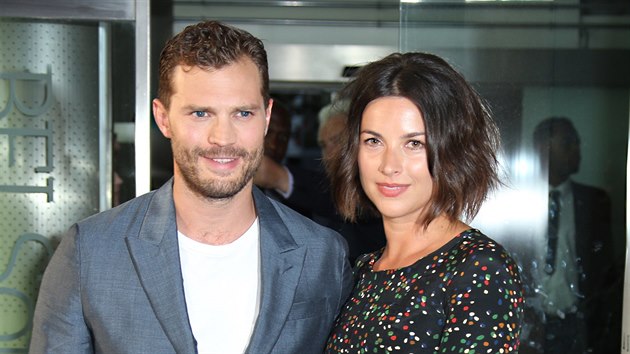 Jamie Dornan a jeho manelka Amelia Warnerov na britsk premie filmu Anthropoid (Londn, 30. srpna 2016)