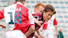 Fotbalista AC Sparta Praha Tomáš Rosický v utkání proti Slavii. (4. května 1999) Fotbalista AC Sparta Praha Tomáš Rosický v utkání proti Slavii. (4. května 1999)