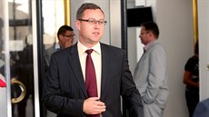 Státní zástupce Pavel Zeman pichází na jednání poslanecké vyetovací komise,...