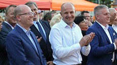 Premiér Bohuslav Sobotka a lídr plzeňské kandidátky ČSSD Josef Bernard při... Premiér Bohuslav Sobotka a lídr plzeňské kandidátky ČSSD Josef Bernard při...