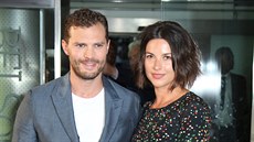 Jamie Dornan a jeho manelka Amelia Warnerová na britské premiée filmu...