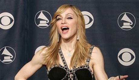 Madonna na udílení cen Grammy (9. února 2006)