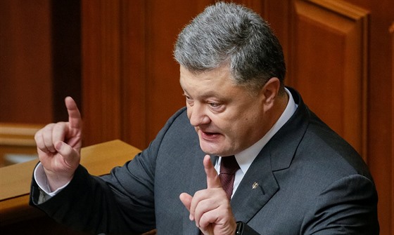 Ukrajinský prezident Petro Poroenko pi výroním projevu v parlamentu (6. záí...