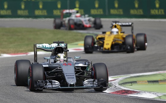 Brit Lewis Hamilton v Mercedesu bhem kvalifikace na nedlní závod na okruhu v...