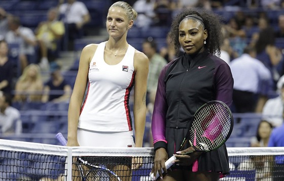 Karolína Plíková a Serena Williamsová se fotí ped semifinále tenisového US...