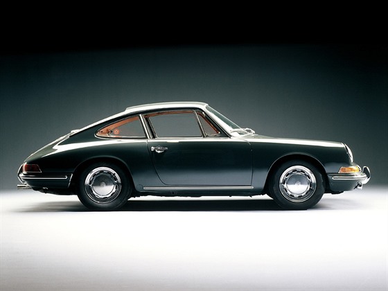 Finální design prvního Porsche 901, pozdji 911. Za cenu meního místa na...