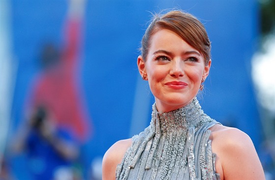 Hereka Emma Stone na zahajovacím ceremoniálu MFF v Benátkách