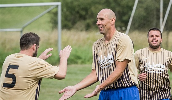 Jan Koller se raduje z gólu za Smetanovu Lhotu.