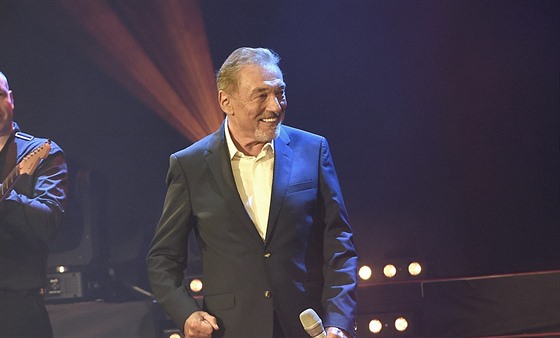 Karel Gott zazpíval na narozeninovém koncert Hany Zagorové (6. záí 2016).