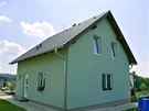 Nakonec se na ně usmálo štěstí, našli parcelu velkou 700 metrů čtverečních a... Nakonec se na ně usmálo štěstí, našli parcelu velkou 700 metrů čtverečních a...