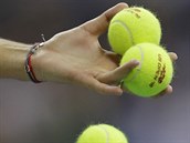 Tenisov mky v ruce Karolny Plkov v semifinle US Open.