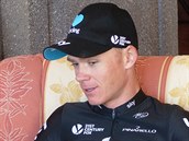 Chris Froome v Pescole pi debat s novini.