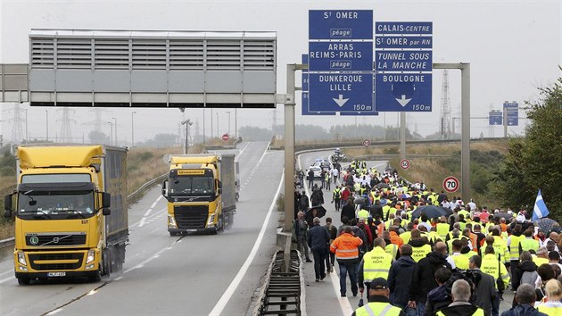 Pracovnci z pstavu, obchodnci a rezidenti protestuj proti nesnesiteln situaci v Calais (5. z 2016)