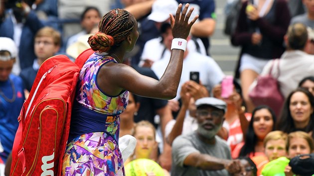 Americk tenistka Venus Williamsov se lou s domcm grandslamem, v osmifinle ji vyadila Plkov.