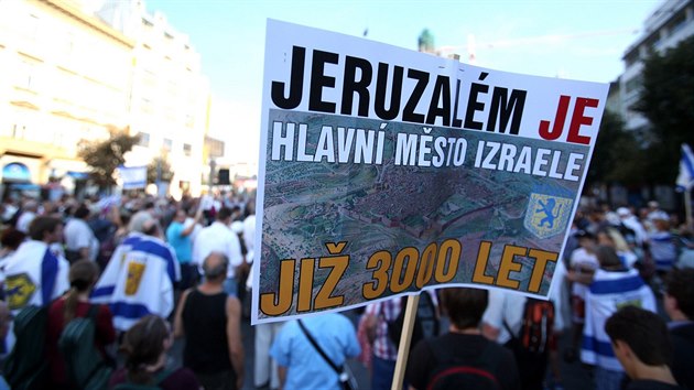 Demonstrace na Vclavskm nmst v Praze za Jeruzalm jako hlavn msto Izraele v eskch kolnch atlasech.