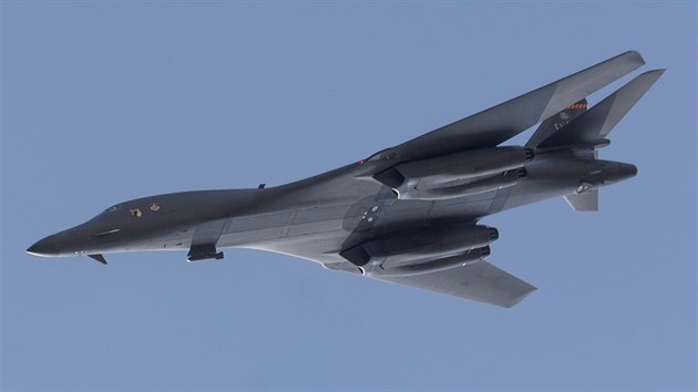 Americk bombardr B-1B Lancer bhem nzkho prletu nad zkladnou u Nmst nad Oslavou