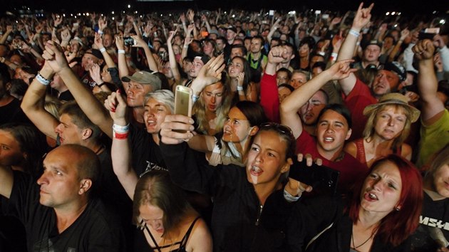 Posledn zastvka putovnho festivalu Hrady na Bezdzu. Na snmku kapela Kabt (3. z 2016).