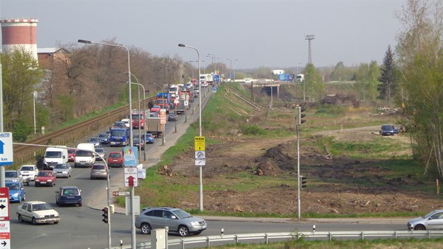 V dubnu 2015 zaaly stroje provdt prvn zemn prce.