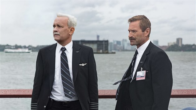 Piloti sleduj potpjc se letadlo ve filmu Sully: Zzrak na ece Hudson