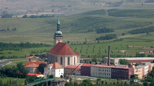 Pesunut kostel Nanebevzet Panny Marie v Most.