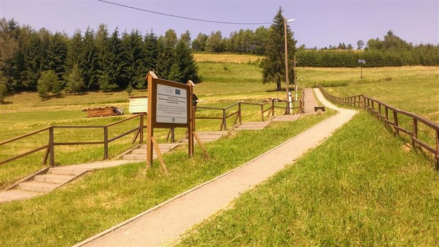 Pchod k trojmez z polsk strany. Pijedete zprava od Jaworzynky a pokraovat budete vlevo na Hravu.