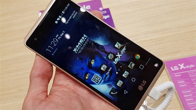 LG X Style je k dispozici i ve zlat barevn variant s matnm povrchem. V tomto proveden psob telefon trochu dosplejm dojmem.