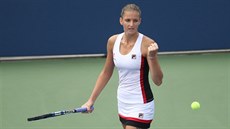 eská tenistka Karolína Plíková zatíná pst, prola do 3. kola US Open.