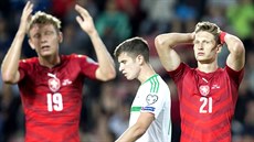 Zklamání eských fotbalist po nepromnné anci v utkání se Severním Irskem....