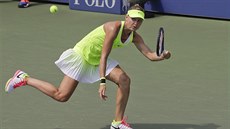Česká hráčka Lucie Šafářová zahrává míček v semifinále čtyřhry na tenisovém US... Česká hráčka Lucie Šafářová zahrává míček v semifinále čtyřhry na tenisovém US...