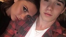 Brooklyn Beckham podon jako jeho otec hrál fotbal za londýnský klub Arsenal. A...