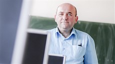 Uznávaný pedagog Vladimír Vícha vyučuje na pardubickém Gymnáziu Dašická. Uznávaný pedagog Vladimír Vícha vyučuje na pardubickém Gymnáziu Dašická.