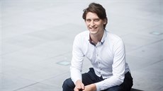 Kariéru v prestižní společnosti vyměnil Jan Indráček za učitelskou dráhu. Kariéru v prestižní společnosti vyměnil Jan Indráček za učitelskou dráhu.