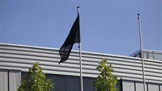 Nad budovou Fakulty sportovních studií Masarykovy univerzity vlaje černý... Nad budovou Fakulty sportovních studií Masarykovy univerzity vlaje černý...
