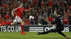 Hvzda Walesu Gareth Bale stílí gól Moldavsku v kvalifikaci o postup na MS...