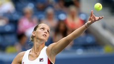 NA SERVISU. Karolína Plíková ve tvrtfinále US Open.