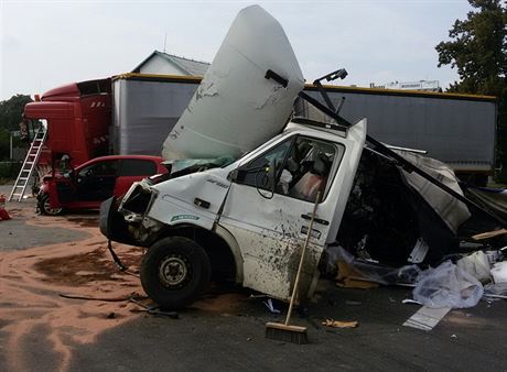 Pi tragické nehod pti aut v Líp nad Orlicí zemel idi dodávky (16.9.2016).