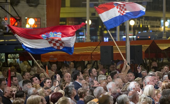 Píznivci stedolevé koalice  na pedvolebním mítinku v Záhebu (7. záí 2016).