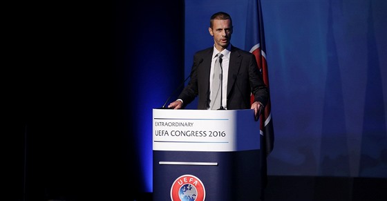 Nový pedseda Evropské fotbalové unie (UEFA) Aleksander eferin na kongresu v...