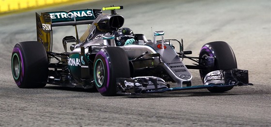 Nico Rosberg bhem kvalifikace na Velkou cenu Singapuru