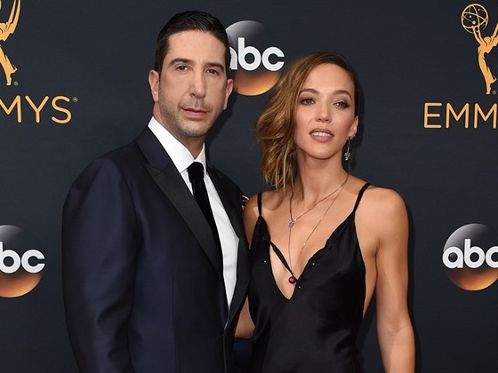 David Schwimmer a Zoe Buckmanová na cenách Emmy (Los Angeles, 18. záí 2016)