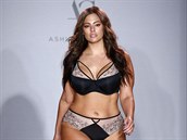 Ashley Grahamová na módní přehlídce své kolekce (New York, 14. září 2016) Ashley Grahamová na módní přehlídce své kolekce (New York, 14. září 2016)