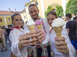 Víno bylo vude, kam se lovk podíval, i ve zmrzlin. Unikátn ji nabízeli v...