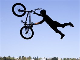 LETÍÍÍÍM. Ukázka BMX patila na Hamru k tm nejatraktivnjím.