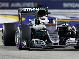 Lewis Hamilton bhem Velk ceny Singapuru