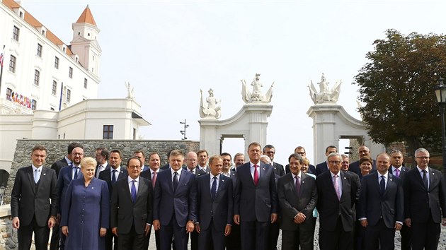 Evropt ldi na spolen fotce pi summitu v Bratislav. (16.9.2016)