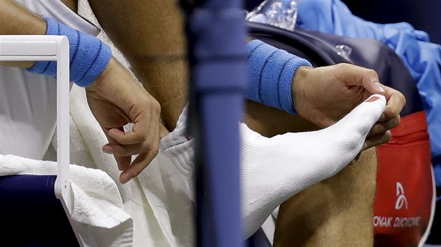 Srbsk tenista Novak Djokovi ml ve finle US Open problmy s krvcejcmi prsty na nohou.