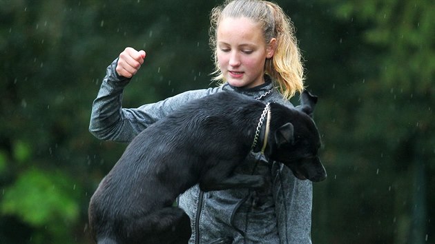 Voříškiáda v Aši. Na snímku Denisa Bejčková a pes Bonnie (17.9.2016)