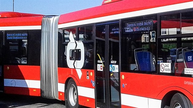 Dopravn podnik v eskch Budjovicch slav 65 let od zahjen autobusov dopravy ve mst. Pi t pleitosti pedstavil nov a modernj logo a ve tvrtek vyslal do ulic erven autobus koda 706 RTO.