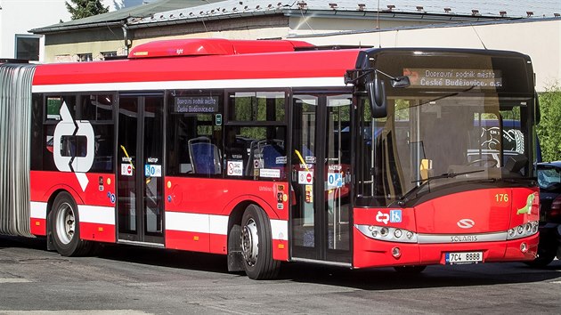 Dopravn podnik v eskch Budjovicch slav 65 let od zahjen autobusov dopravy ve mst. Pi t pleitosti pedstavil nov a modernj logo a ve tvrtek vyslal do ulic erven autobus koda 706 RTO.