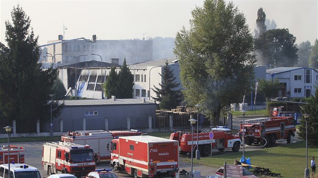 V brnnskch ernovicch hoela vrobn a skladovac hala s PUR pnou, lidov nazvanou molitan. Vyhlen byl tet stupe poplachu ze ty, hasii monitoruj tak ovzdu pomoc chemick laboratoe.